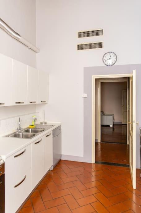 Elegant Apartment Near Piazza Della Signoria Florence Exterior photo