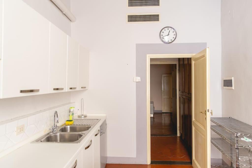 Elegant Apartment Near Piazza Della Signoria Florence Exterior photo